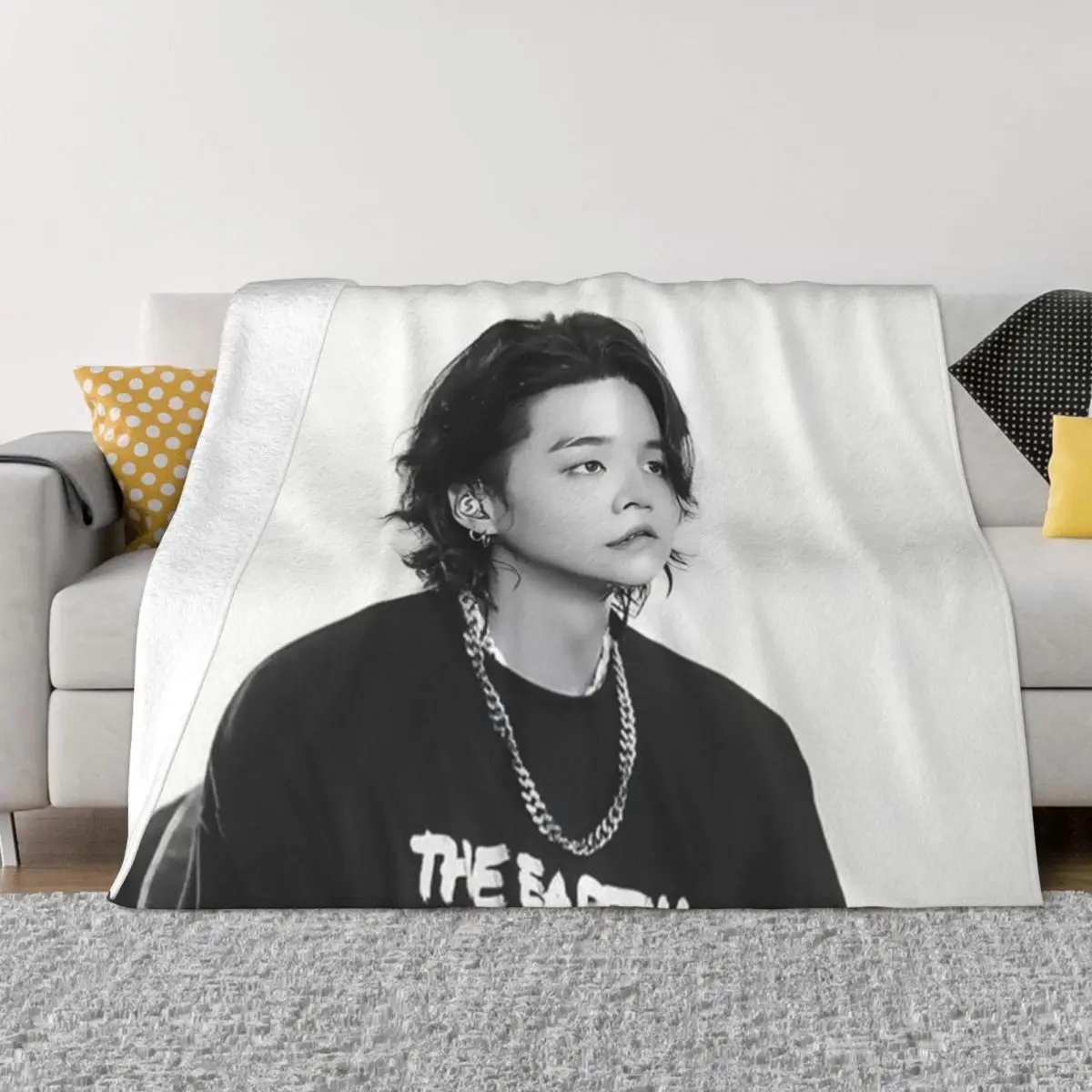 Flamethrower Cosplay Prop - Yoonggi selimut Sofa anime, perlengkapan kamar
